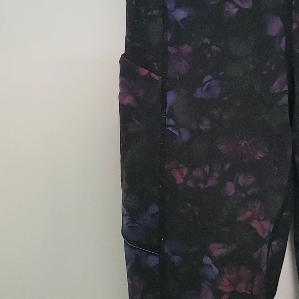 Lululemon | Speed Up Crop 21" in Frozen Flourish | Size 4 - Picture 5 of 9